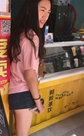 热裤小靓妹