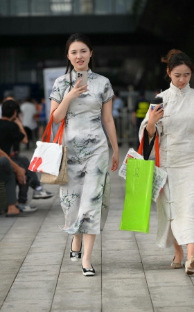 清新素雅旗袍装美女 [17P]