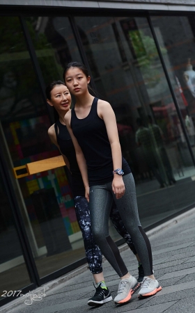 咔喳赛帖 —-健身母女，女儿阳光 [15P]