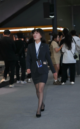 销售顾问小姐姐下班了 [17P]