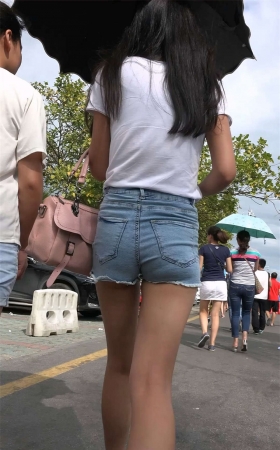 长腿牛仔热裤大学妹