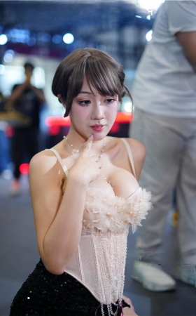 性感短发美女(126P)