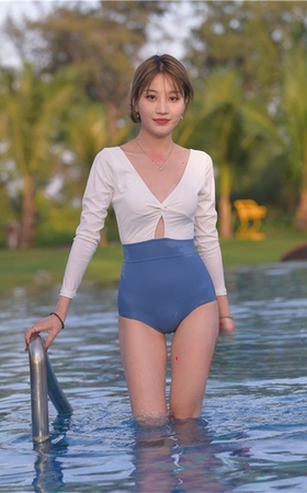 （套图二）蓝色泳装女孩(285P)