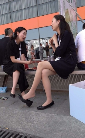 4K – 街拍肉丝OL展会美女 [1.69 GB/MP4]