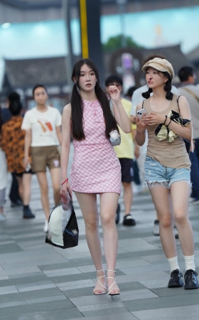 粉色格子裙，美腿小姐姐 [19P]