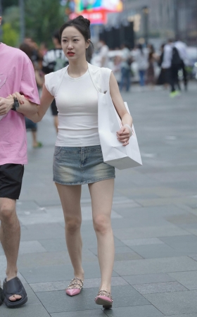 牛仔裙美眉 [16P]