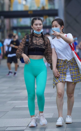 紧身运动裤 彰显凹凸有致的身材 [26P]