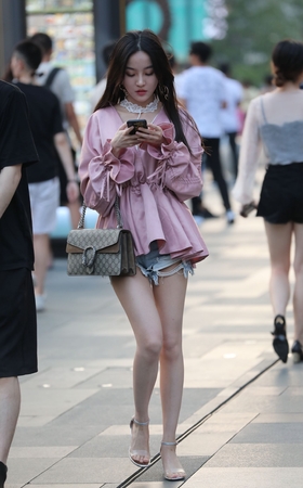好美的小姐姐