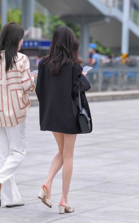 高颜值OL美女 [14P]