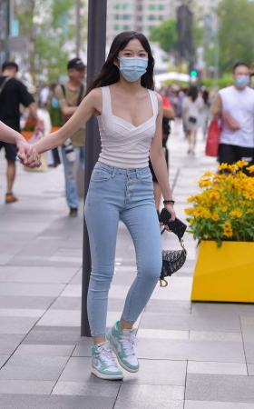 小背心，浅蓝色紧牛女友 [16P]