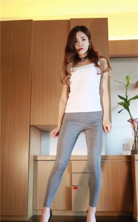 灰色紧身热舞美女