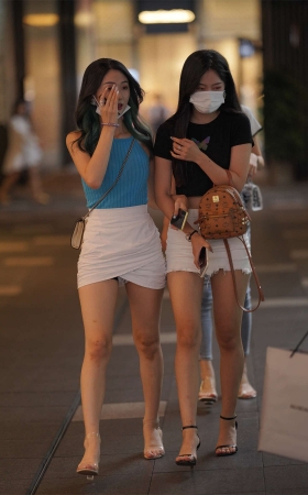 凯恩公爵街拍作品 – 三人行 必有美腿