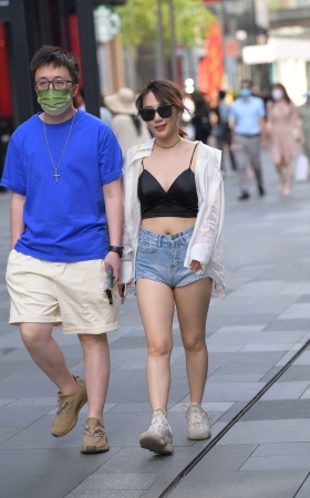 女朋友还是别人家的漂亮 [21P]