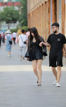 黑色蕾丝裙女友