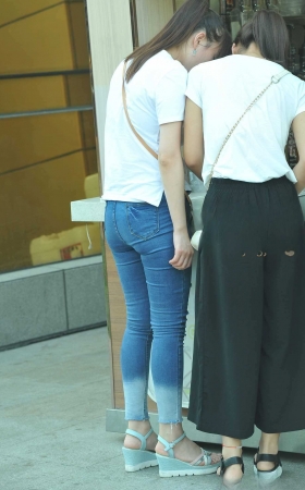 2016-07-27紧身牛仔妹妹16张 [16P]