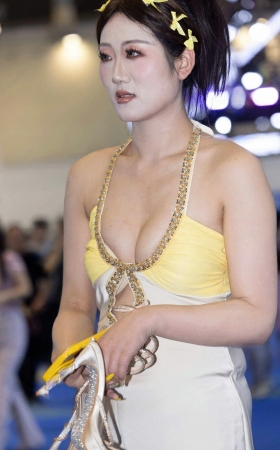 L1211-85P苏州51车展-长安展台的爆乳美胸车模小姐姐 10P