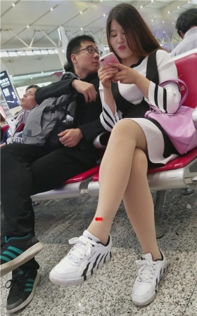 车站丰腴的肉丝妹子