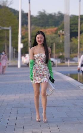 花色紧身包臀裙香肩