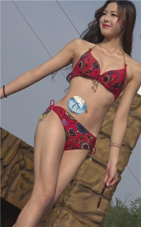 红色泳装比基尼美女