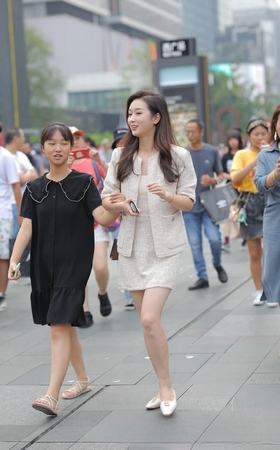 会捂嘴笑的女生都比较羞涩3A1343[308M]