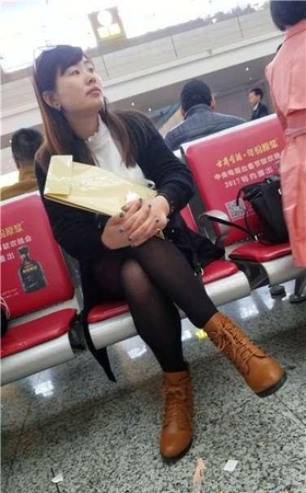 4k视频，微笑甜美的漂亮黑丝袜美女姐姐