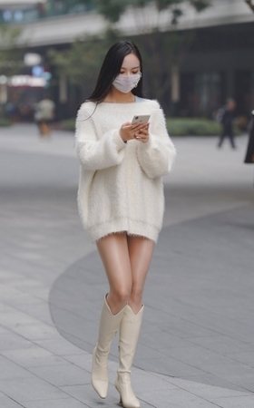 牛仔裙小姐姐