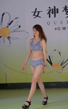 浅蓝色内衣