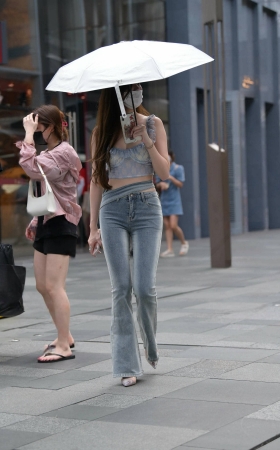 高挑的长腿喇叭牛仔裤御姐 [17P]