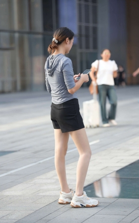 抓拍母爱满满的气质美女辣妈~ [21P]