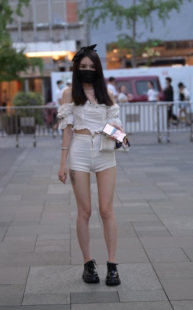 性感白热裤美眉，又万万没想到~ [21P]