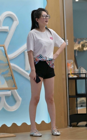 SH26-26-55√步行街的热裤大白腿 9P