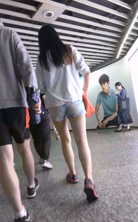 热裤少女