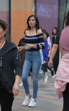 漂亮的牛仔紧身裤美女MJ386[828M]