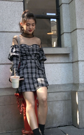 短靴短裙时尚美女
