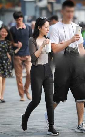 高腰紧牛女友 [20P]