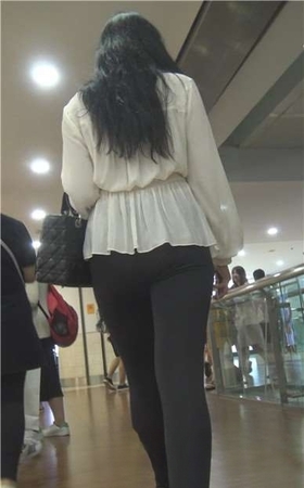 4k-极品黑色打底裤圆臀美女姐姐，身材太赞了 [2.37 GB]
