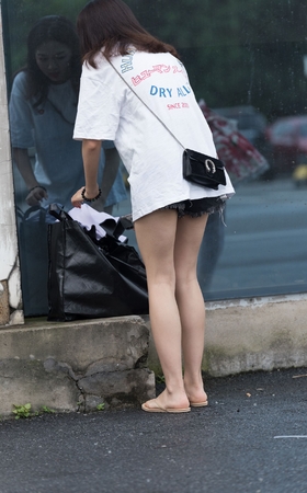 热裤好凉快