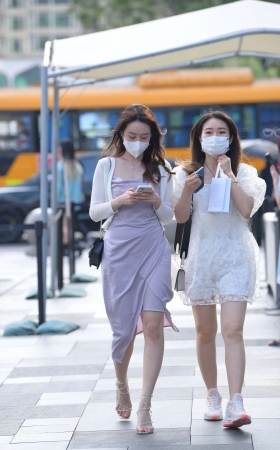 街拍气质长裙小仙女，一双玉足更加分~ [23P]