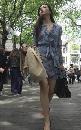 连衣裙美妇