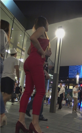夜拍红裤小姐姐