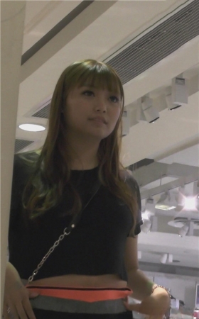 漂亮的牛仔月牙美女