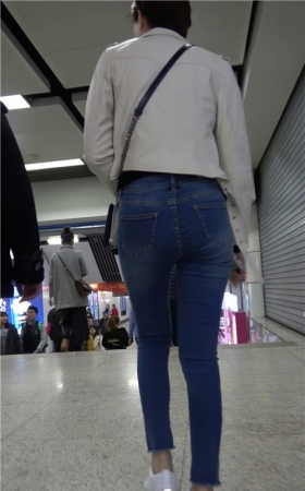 短发牛仔紧身裤
