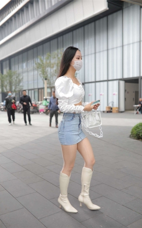 牛仔裙美女