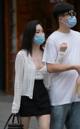 低胸装女朋友 [16P]