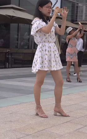 连衣长裙美足凉高跟