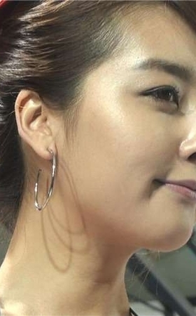 性感高跟长腿美女模特舞台走秀。