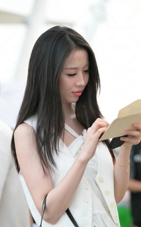 苗条高挑，白皙大长腿美女 [21P]