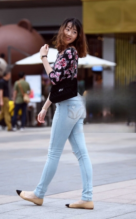 清纯中带着妩媚 [22P]