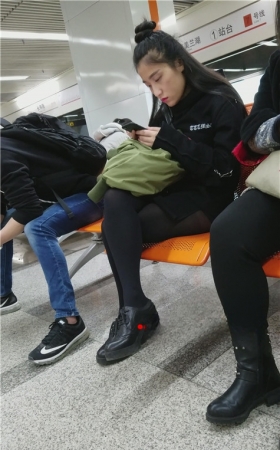 丸子头小姐姐