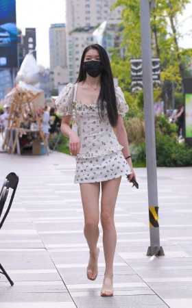 白皙美腿小姐姐 [17P]